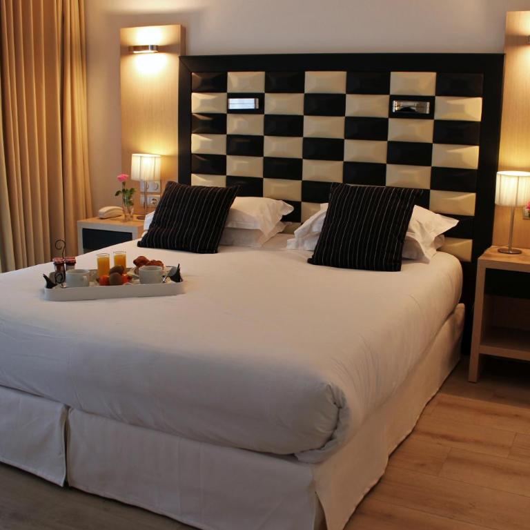 Hôtel Victoria - Chambre Double Classique avec Balcon - Vue sur Jardin - 3
