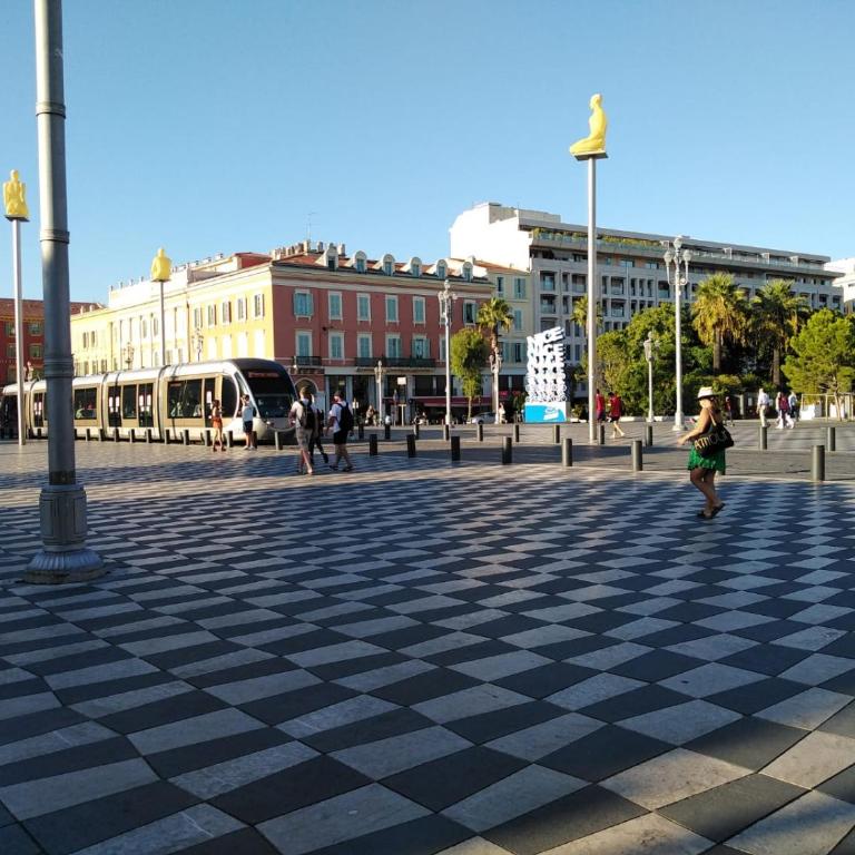Appartement au cœur de Nice - Apartamento de 2 dormitorios - 65