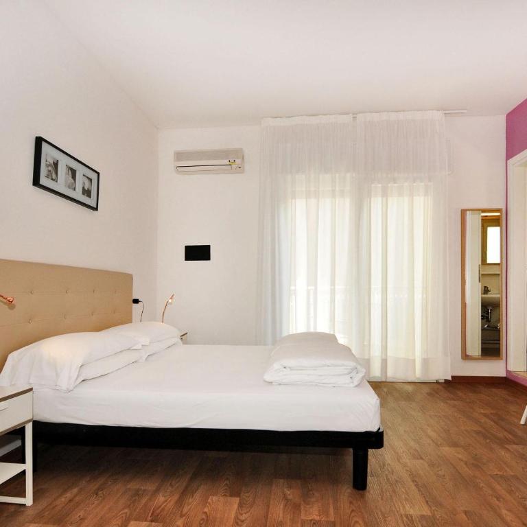 Hotel Nederland - Camera Tripla - 13