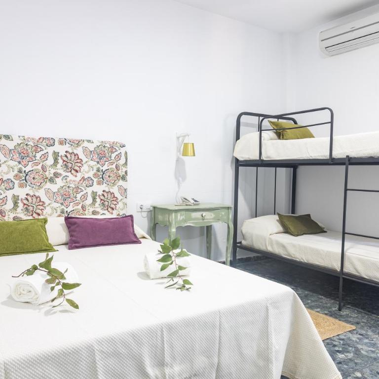 Hotel Marhava - Habitación Cuádruple Clásica - 5