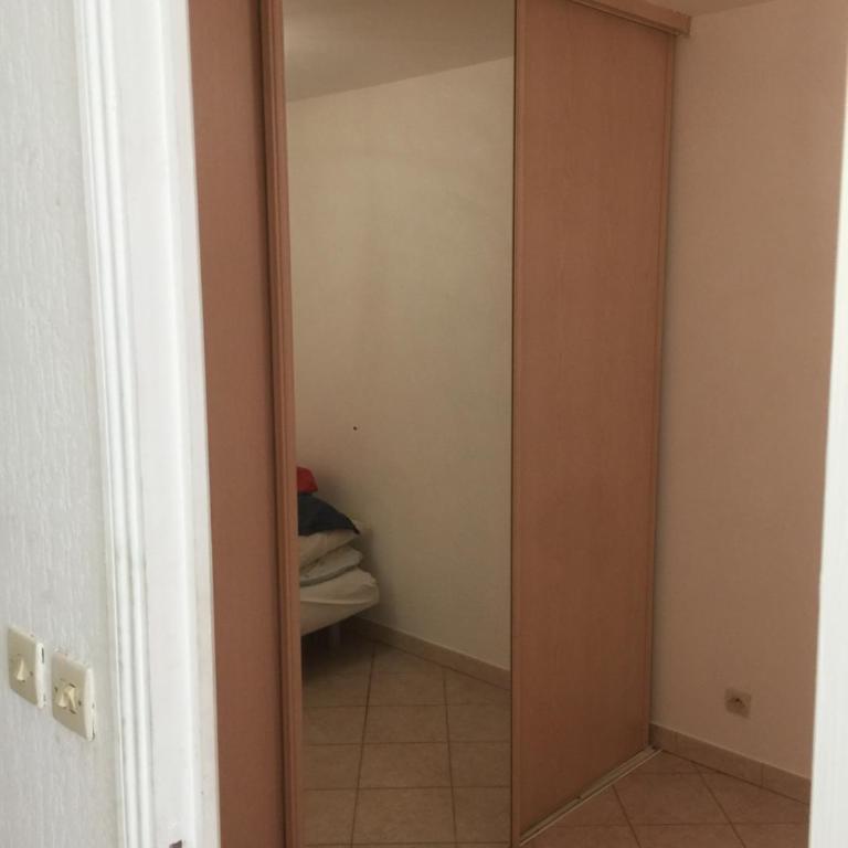 T2 de 33 m2 plus terrasse de 20m2 vue sur mer climatisé à 10 secondes chrono à pied de la plage , mer et sentier du littoral Résidence marina cap négre Six-Fours-les-Plages - Apartment mit 1 Schlafzimmer - 23
