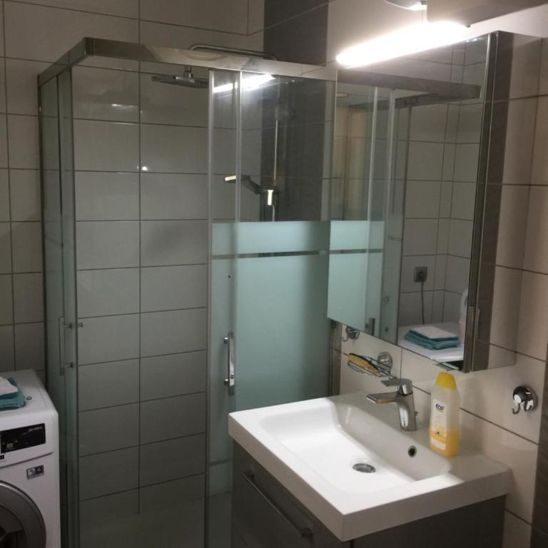 T2 de 33 m2 plus terrasse de 20m2 vue sur mer climatisé à 10 secondes chrono à pied de la plage , mer et sentier du littoral Résidence marina cap négre Six-Fours-les-Plages - Apartment mit 1 Schlafzimmer - 22