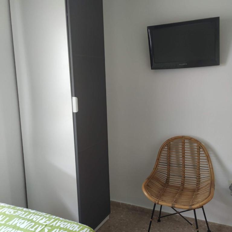 Apartamento Con Preciosas Vistas Al Mar,WIFI y piscina de temporada - Apartment - 10