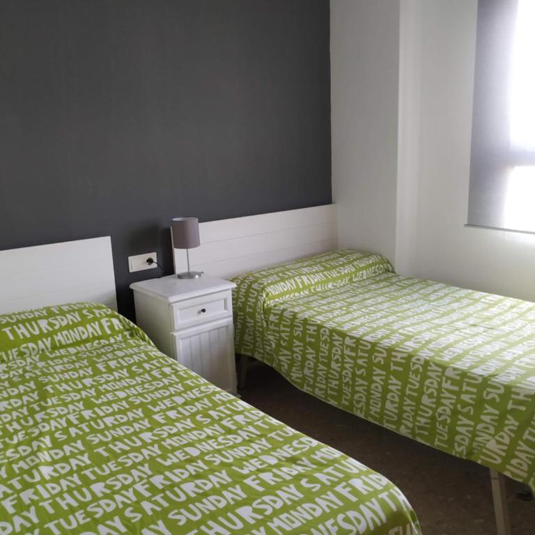 Apartamento Con Preciosas Vistas Al Mar,WIFI y piscina de temporada - Apartment - 9