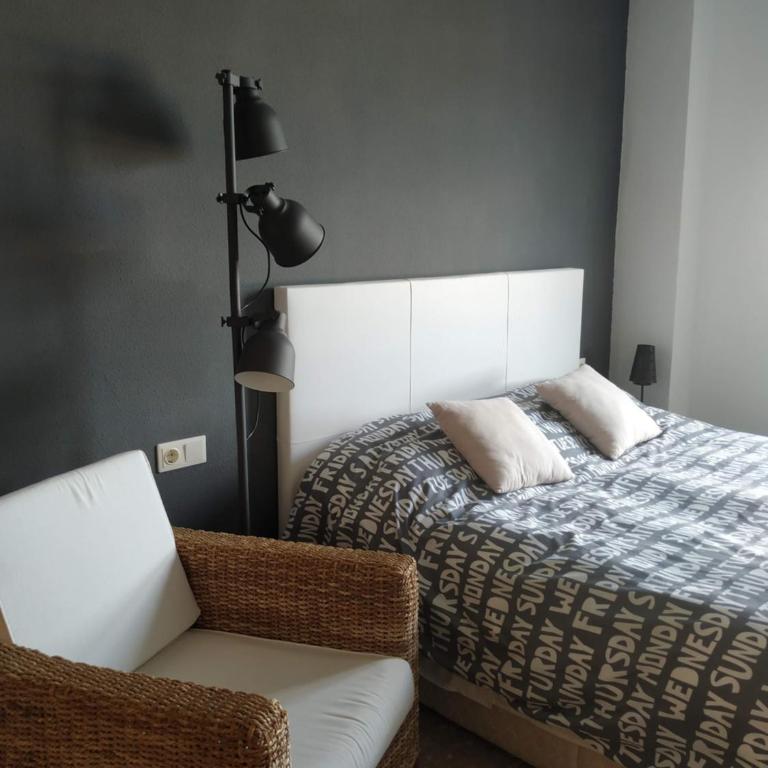Apartamento Con Preciosas Vistas Al Mar,WIFI y piscina de temporada - Apartment - 7