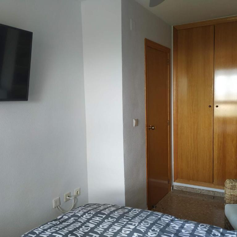 Apartamento Con Preciosas Vistas Al Mar,WIFI y piscina de temporada - Apartment - 8
