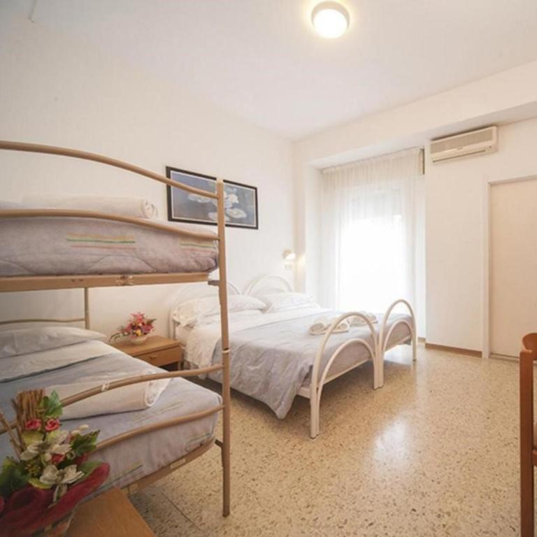 Hotel Gemini - Camera Quadrupla Economy - 3
