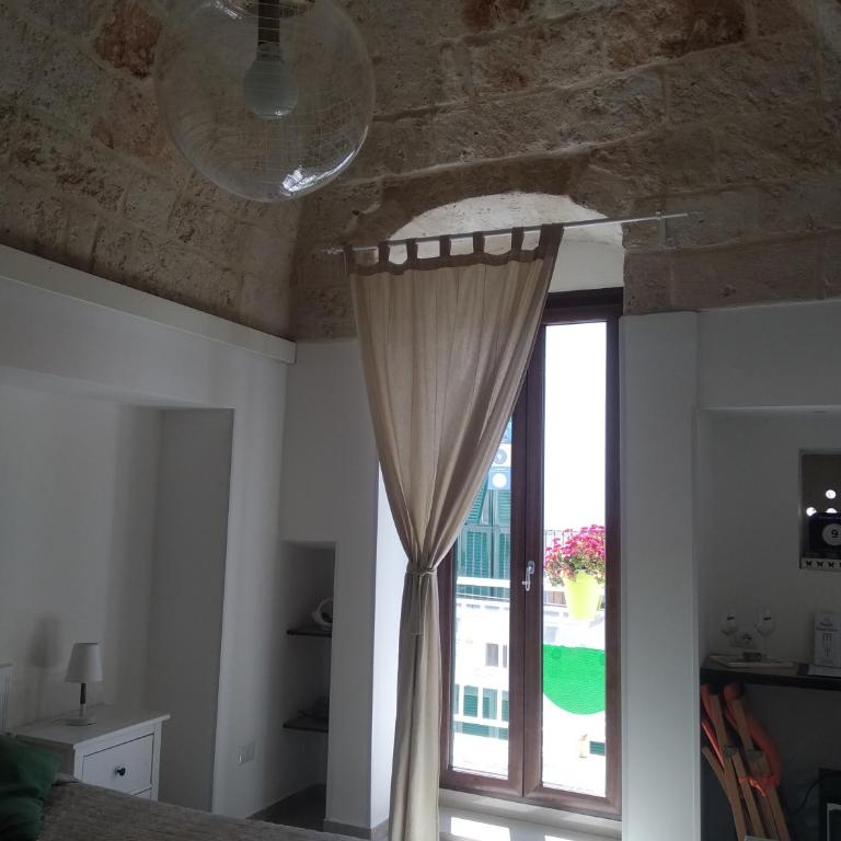 Dimora Dioniso - Camera Matrimoniale con Balcone - 7