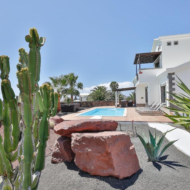 Sea Winds Lanzarote - Deluxe Villa - 1