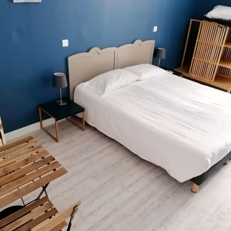 Hôtel Le Petit Baigneur - Chambre Double ou Lits Jumeaux Supérieure avec Vue sur Ville - 7