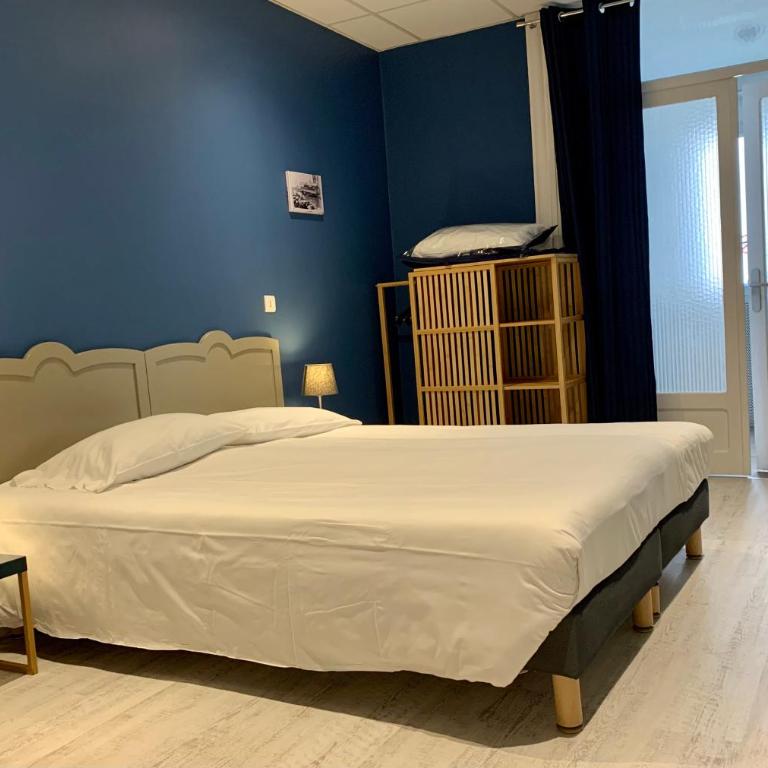 Hôtel Le Petit Baigneur - Chambre Double ou Lits Jumeaux Supérieure avec Vue sur Ville - 8