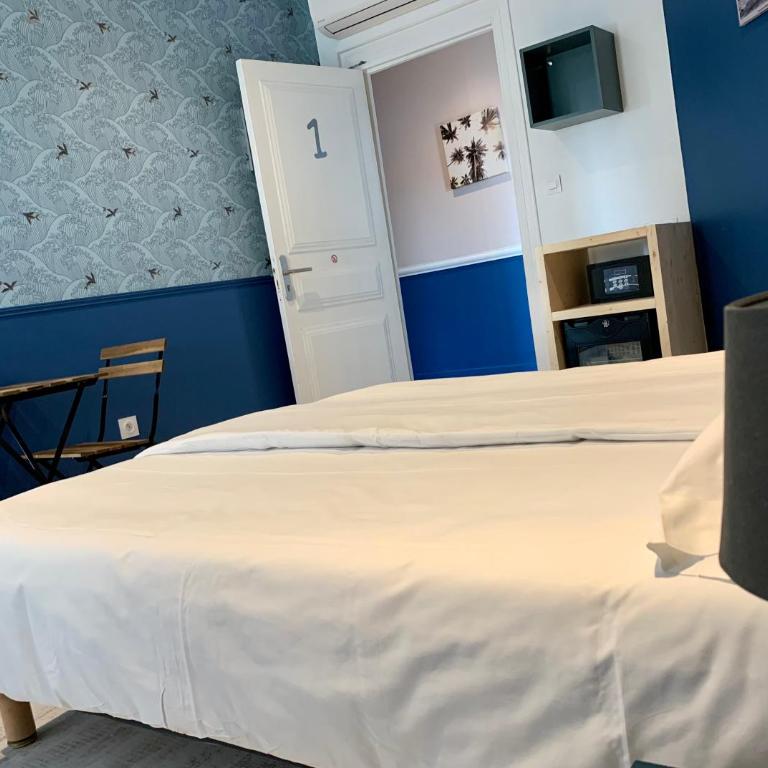 Hôtel Le Petit Baigneur - Chambre Double ou Lits Jumeaux Supérieure avec Vue sur Ville - 4