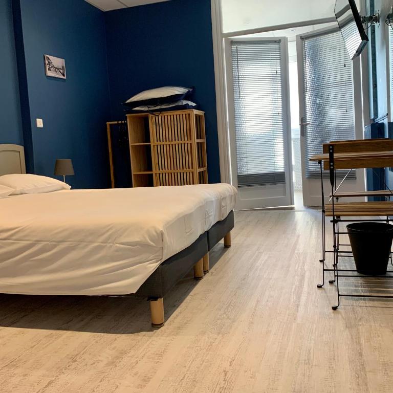Hôtel Le Petit Baigneur - Chambre Double ou Lits Jumeaux Supérieure avec Vue sur Ville - 10