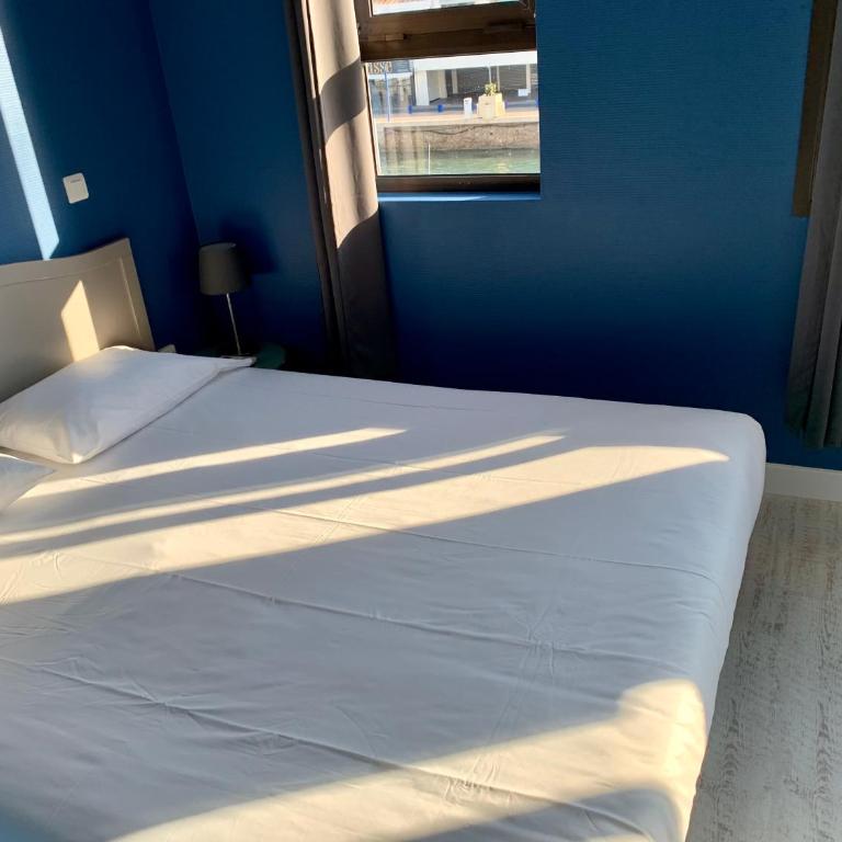 Hôtel Le Petit Baigneur - Chambre Double ou Lits Jumeaux Supérieure avec Vue sur Ville - 13