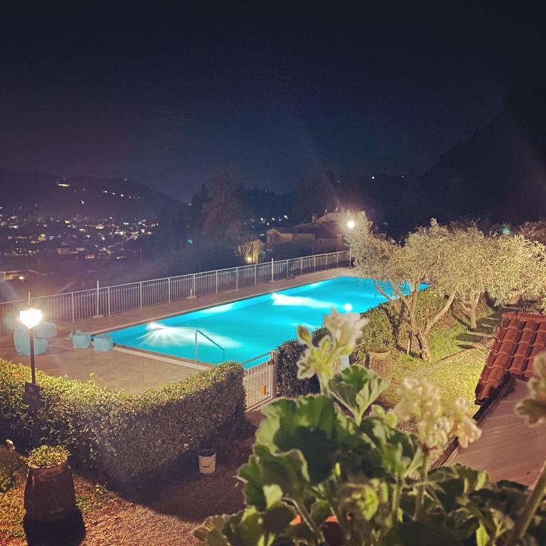 Sotto il cielo di Toscana casa vacanze no hotel service only adults - Suite mit Queensize-Doppelbett und Poolblick - 3