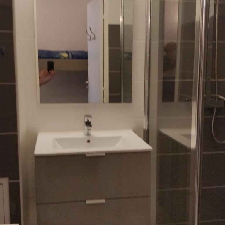 STUDIO RDJ TERRASSE PISCINE SANARY SUR MER Proche plages à pieds - Apartment mit 1 Schlafzimmer - 8