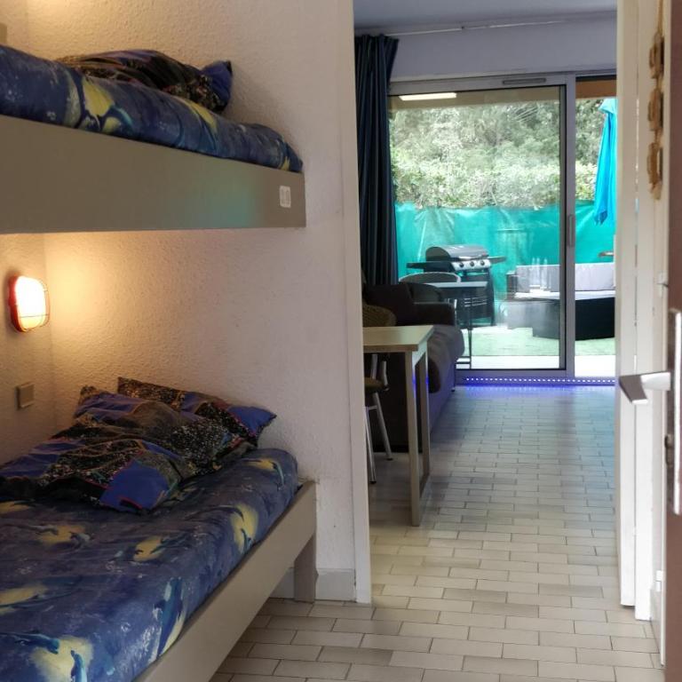 STUDIO RDJ TERRASSE PISCINE SANARY SUR MER Proche plages à pieds - Apartment mit 1 Schlafzimmer - 10