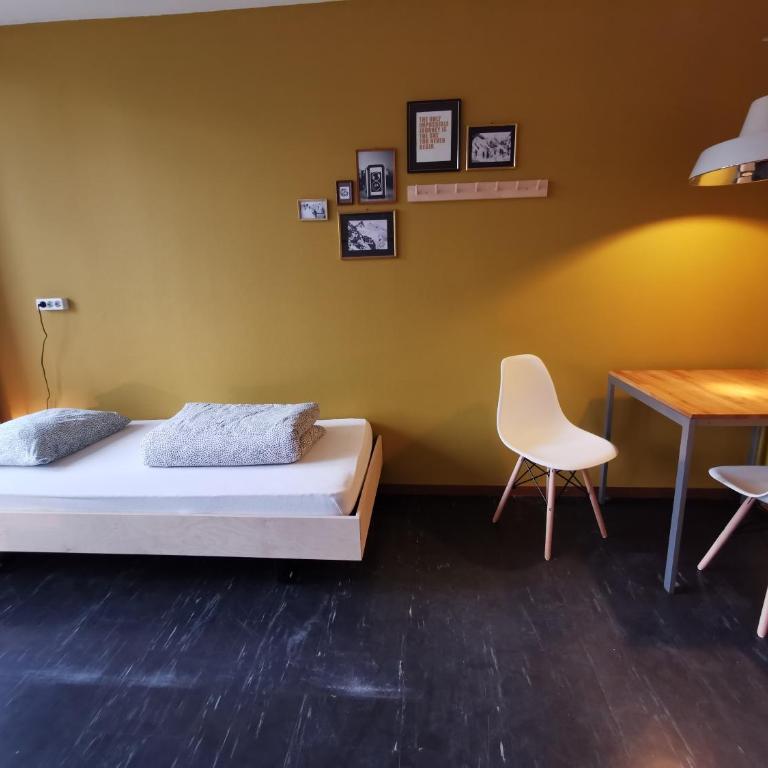 Backpackers Luzern - Budget Dreibettzimmer mit Gemeinschaftsbad - 1