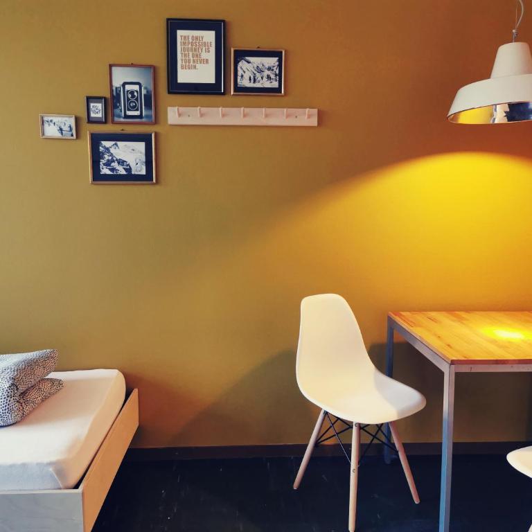 Backpackers Luzern - Budget Dreibettzimmer mit Gemeinschaftsbad - 2