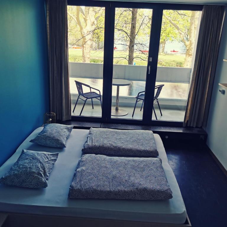 Backpackers Luzern - Budget Doppel-/Zweibettzimmer mit Gemeinschaftsbad - 5