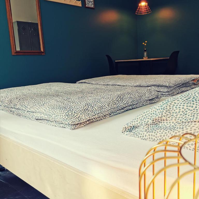 Backpackers Luzern - Budget Doppel-/Zweibettzimmer mit Gemeinschaftsbad - 9