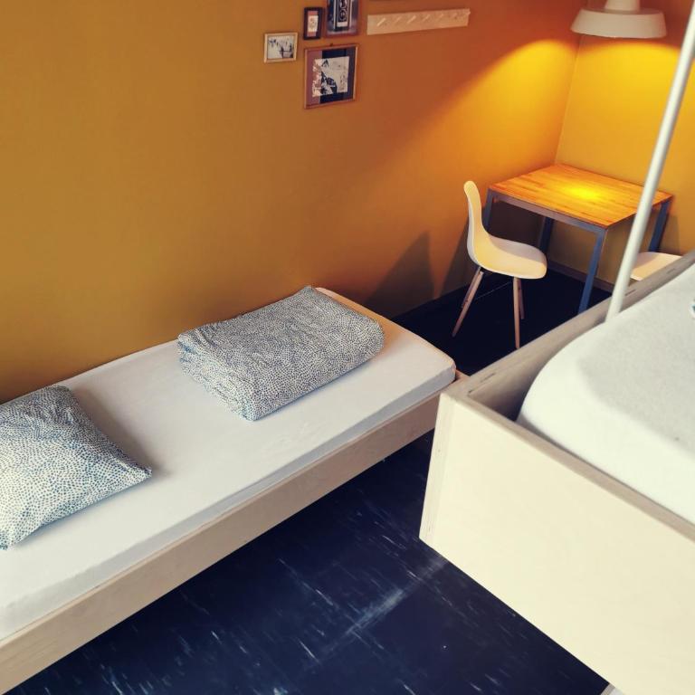 Backpackers Luzern - Budget Dreibettzimmer mit Gemeinschaftsbad - 3