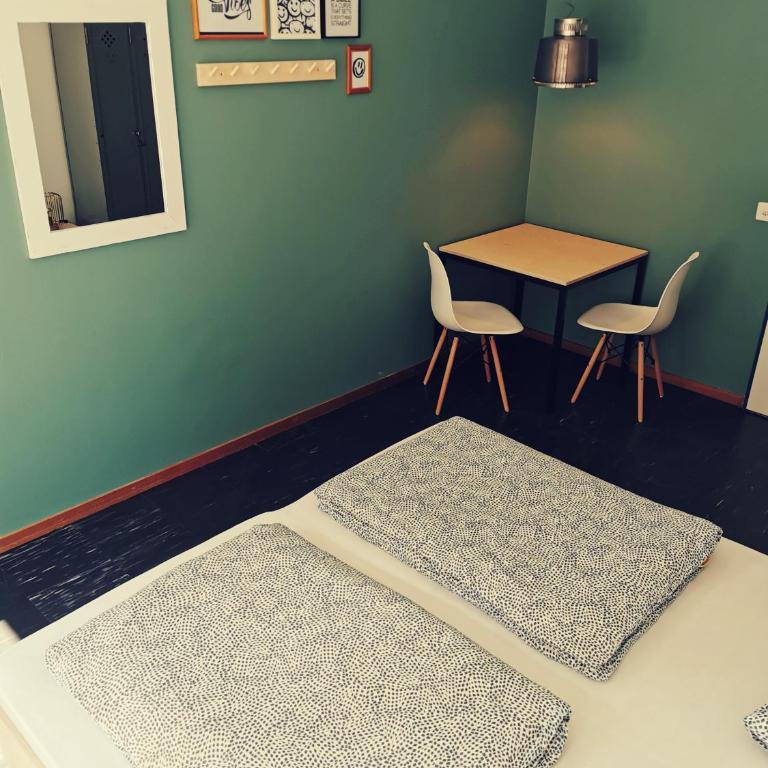 Backpackers Luzern - Budget Doppel-/Zweibettzimmer mit Gemeinschaftsbad - 11