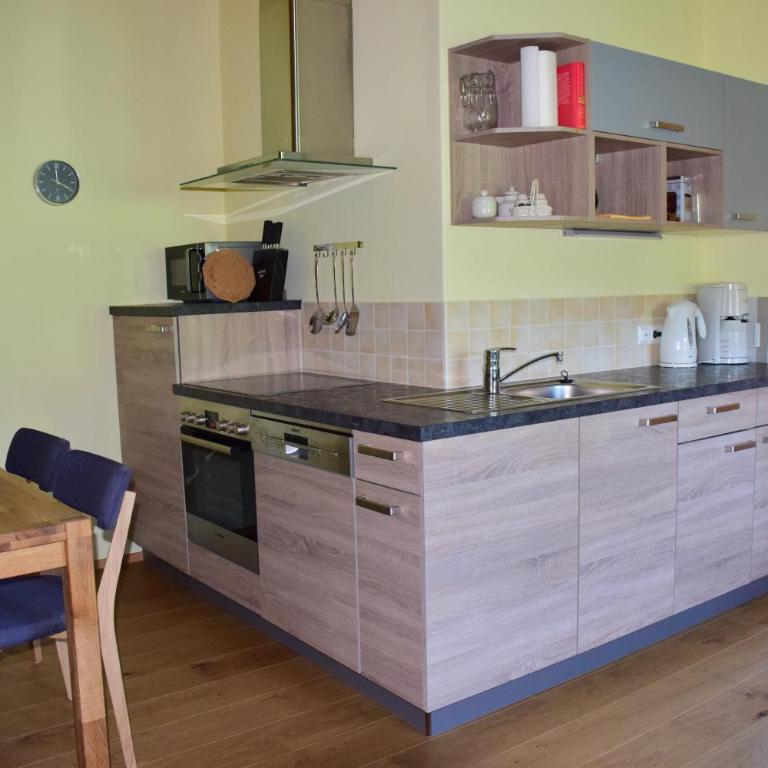 Pension Hohenau - Apartment mit 2 Schlafzimmern und Seeblick - 10