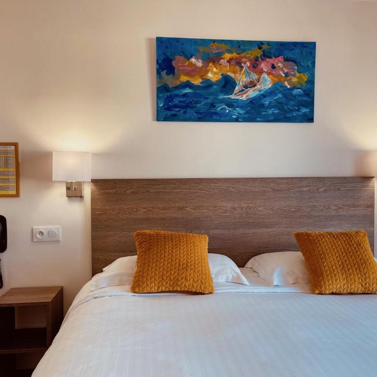 Hotel Courbet - Chambre Double ou Lits Jumeaux - Vue Partielle sur Mer - 5