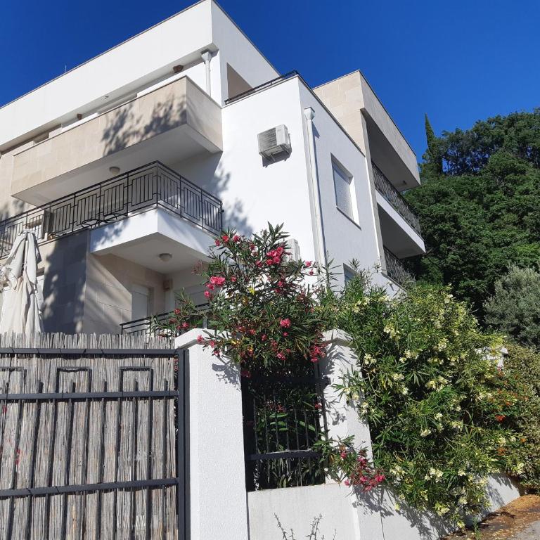 Apartments Villa Simonovic - Villa - Beach Front - 3