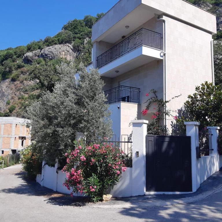 Apartments Villa Simonovic - Villa - Beach Front - 2