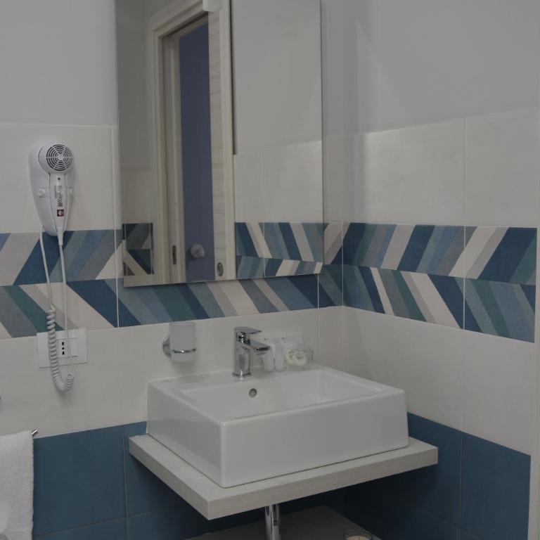 Bilateral B&B - Camera Matrimoniale con Bagno Privato - 8