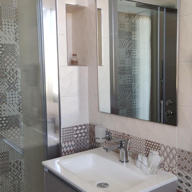 Bilateral B&B - Camera Familiare con Bagno Privato - 11