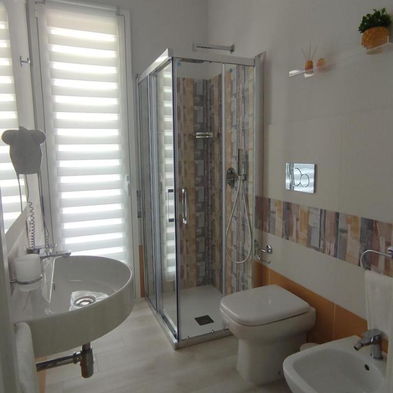 Bilateral B&B - Camera Quadrupla con Bagno Privato - 7