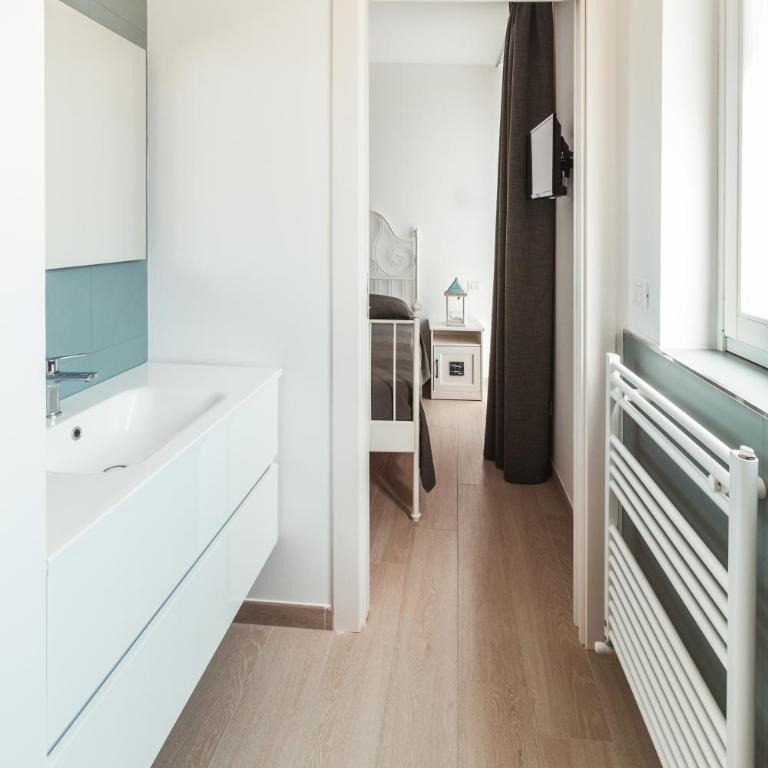 FeMa Apartment & Rooms - Housea - Camera Matrimoniale con Balcone e Vista Mare - 19