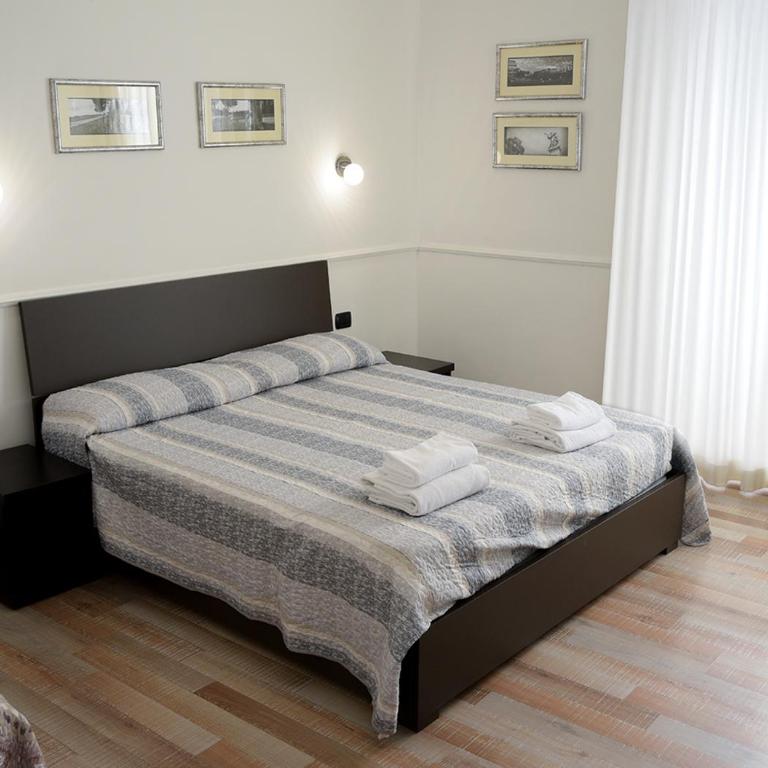 GH Colosseum - Camera Matrimoniale Deluxe con 1 Letto Supplementare - 4