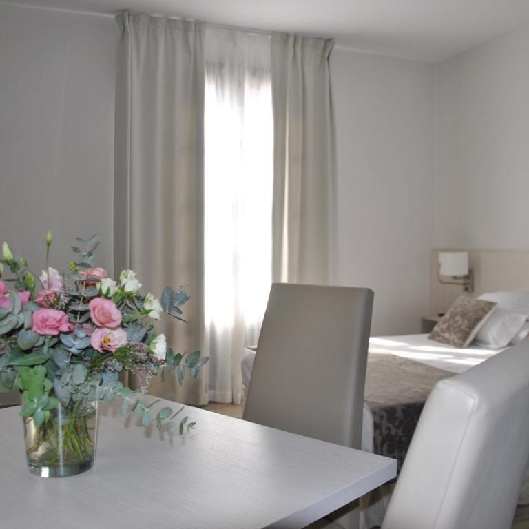 Suites La Posada De Pilar - Apartment with Balcony - 5