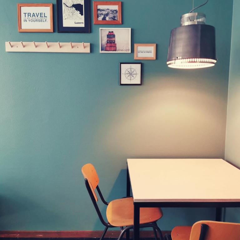 Backpackers Luzern - Budget Zweibettzimmer mit Gemeinschaftsbad - 1