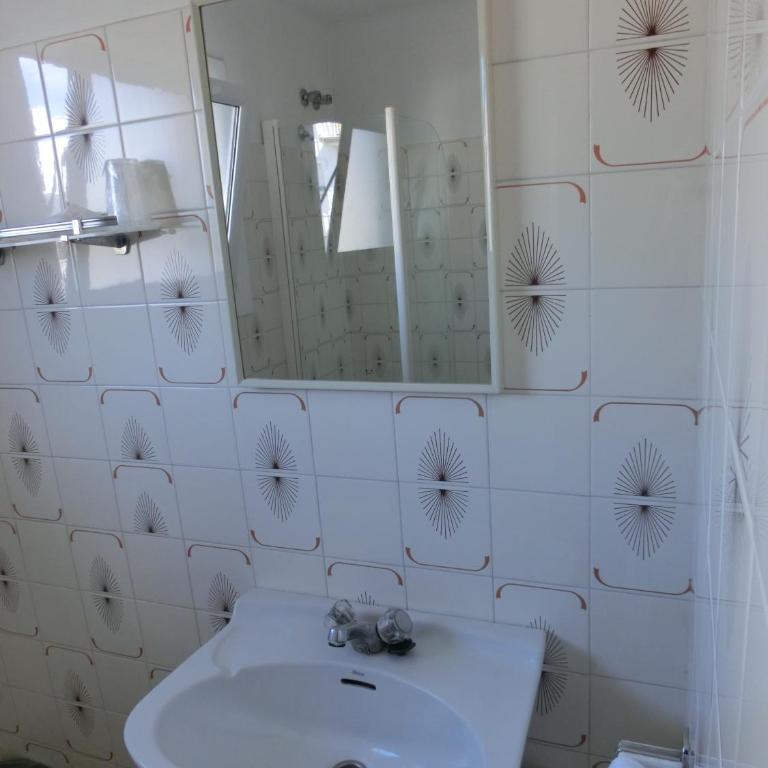 Hotel Can Català - Habitación Familiar (2 adultos y 2 niños) - 8