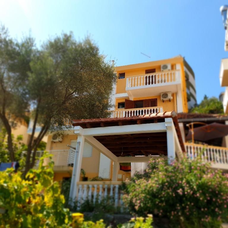 Villa Vujačić - Studio with Terrace - 11