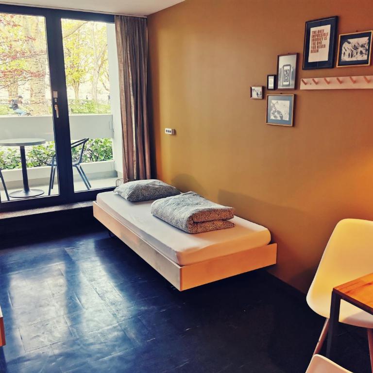 Backpackers Luzern - Budget Dreibettzimmer mit Gemeinschaftsbad - 6