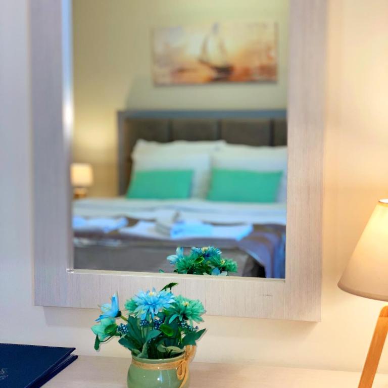 Hotel Olimpija plus - Deluxe Triple Room with Sea View - 4