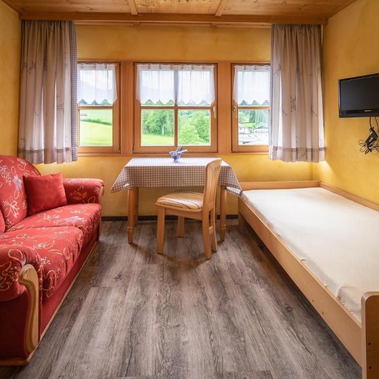 Pension Villa Lockstein - Dreibettzimmer mit Bad - 2