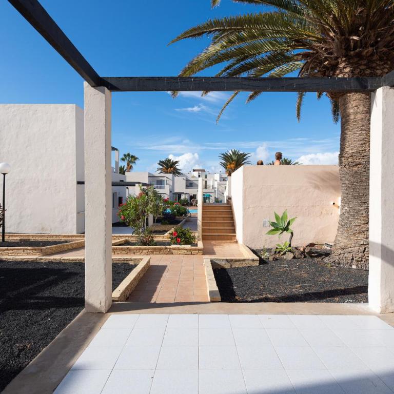HomeForGuest Apartamento 15 con terraza y piscina en Corralejo - Apartamento - 26