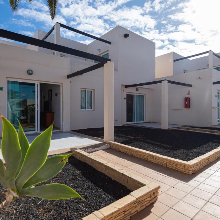 HomeForGuest Apartamento 15 con terraza y piscina en Corralejo - Apartamento - 27