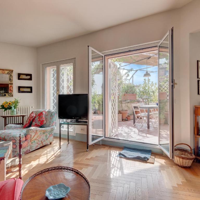 Piazza Lovatelli Luxury Penthouse - Three-Bedroom Apartment - 50