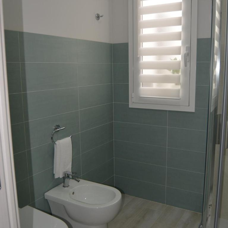 Bilateral B&B - Camera Tripla con Bagno Privato - 8