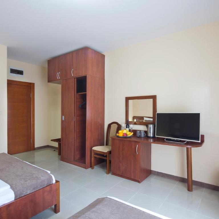 Apartmani Salus - Triple Room with Balcony - 7