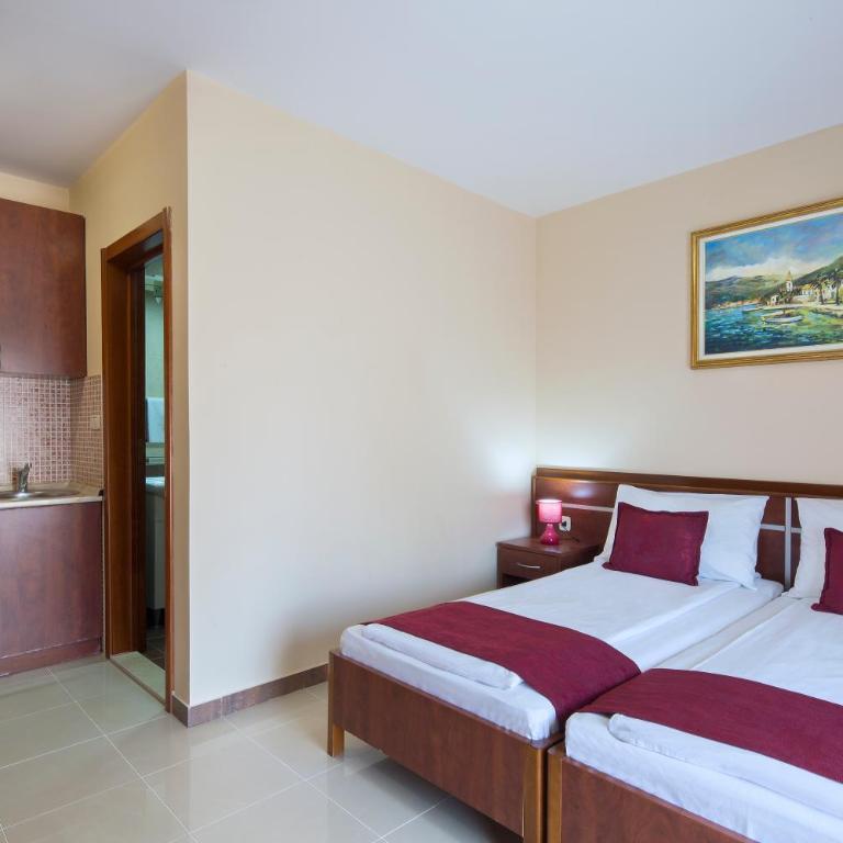 Apartmani Salus - Studio with Terrace - 2