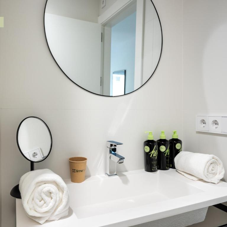Limehome Sevilla Calle Torcuato Luca de Tena - Digital Access - Apartamento Estándar - 2